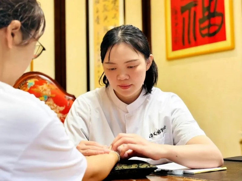 渔父·医理札记｜刘红艳：五剂中药，与一个月抗生素之间，一个现代中医的选择